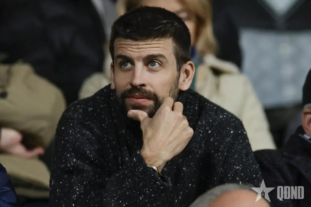 Pique đối đầu trọng tài